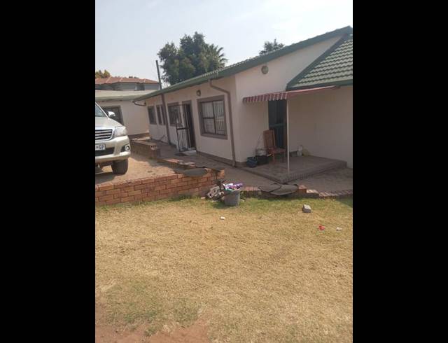 3 BEDROOM HOUSE FOR SALE IN BIRCH ACRES